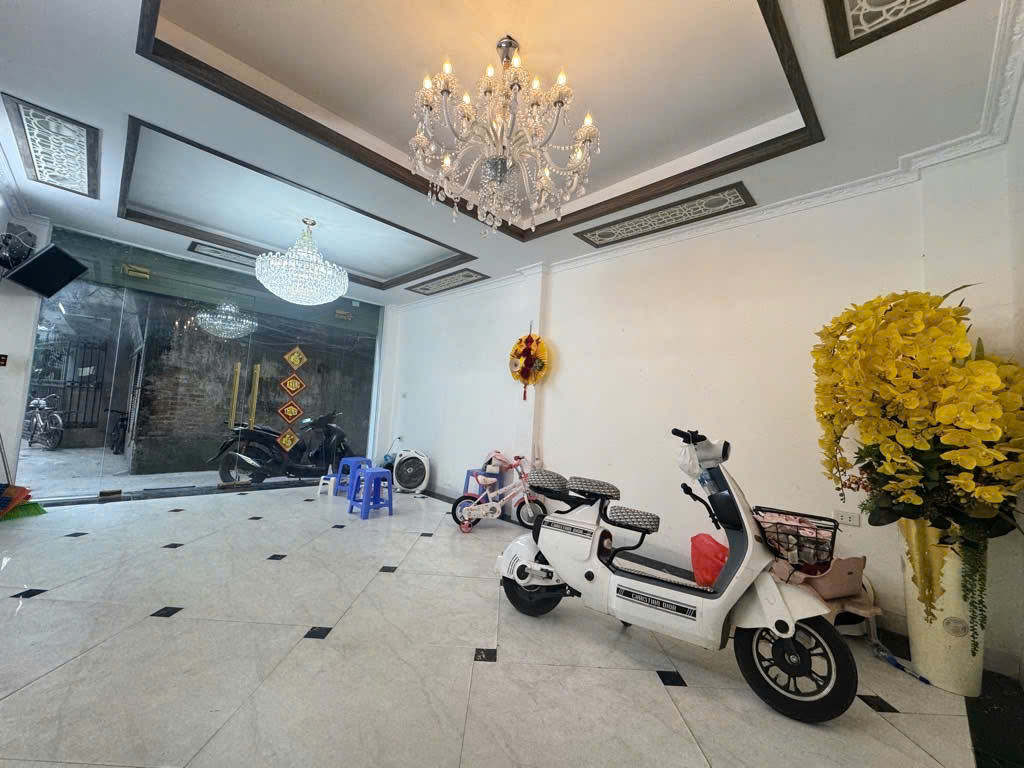 CC nhờ Bán CHDT phố ĐẠI LA. TRƯƠNG ĐỊNH. DT 65m 6 Tầng. Thang máy. Cách Mặt phố chỉ 20m.